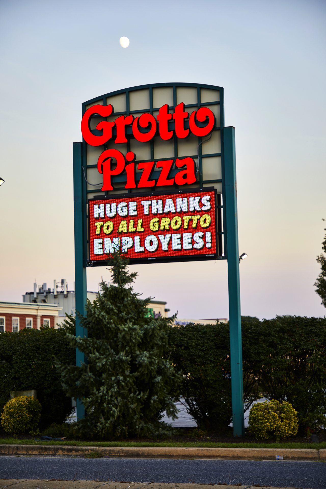 Grotto Pizza sign